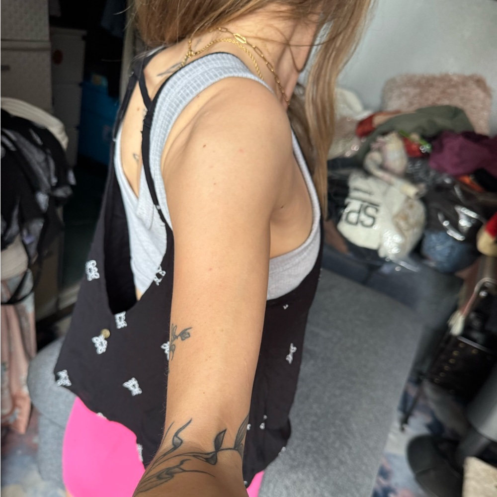 Element Black and White Patterned Crop Top w Open Back - Picture 13 of 13
